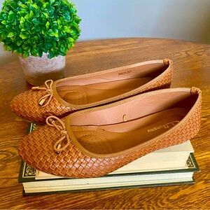 CL by LAUNDRY Women's Brown Woven Flats EUC